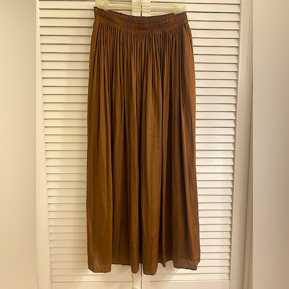 Uniqlo Caramel Brown Maxi Skirt/XS With Side Pockets. Waist 24-25 inch
